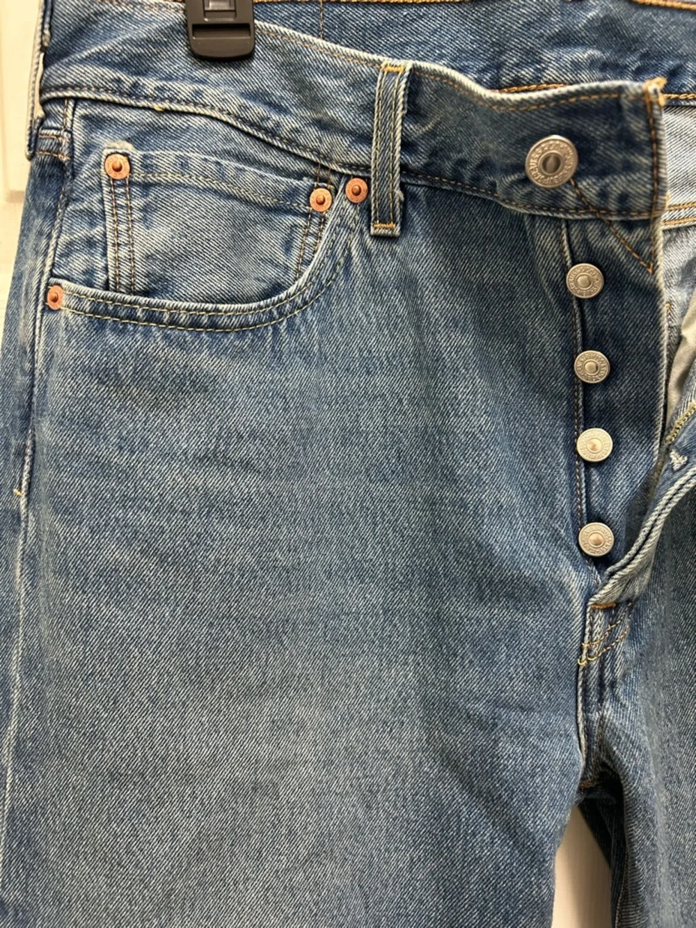 Levi's 501 Buttonfly Men's Jeans - Medium Blue Wash Size 34-32